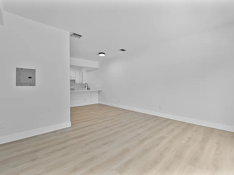 6606 Hazeltine Ave #108A — Photo 7