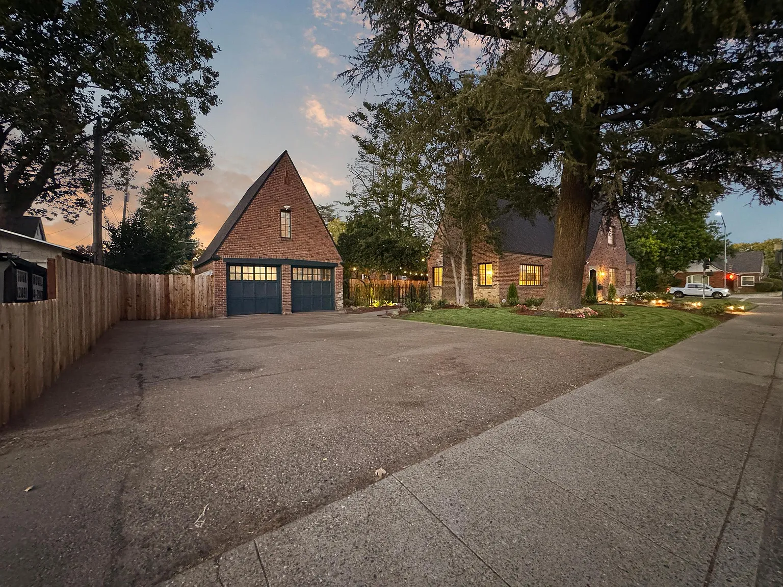4 bed, 2.5 bath, 3233 sqft, $4,400 — Photo 4
