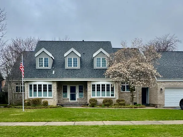 268 Eaton St, Northfield, IL 60093