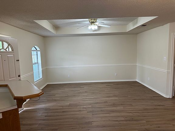 2nd image of 6219 Summerhill Pl