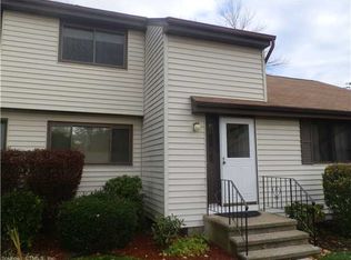 63 Oak Forest Dr, Manchester, CT 06042