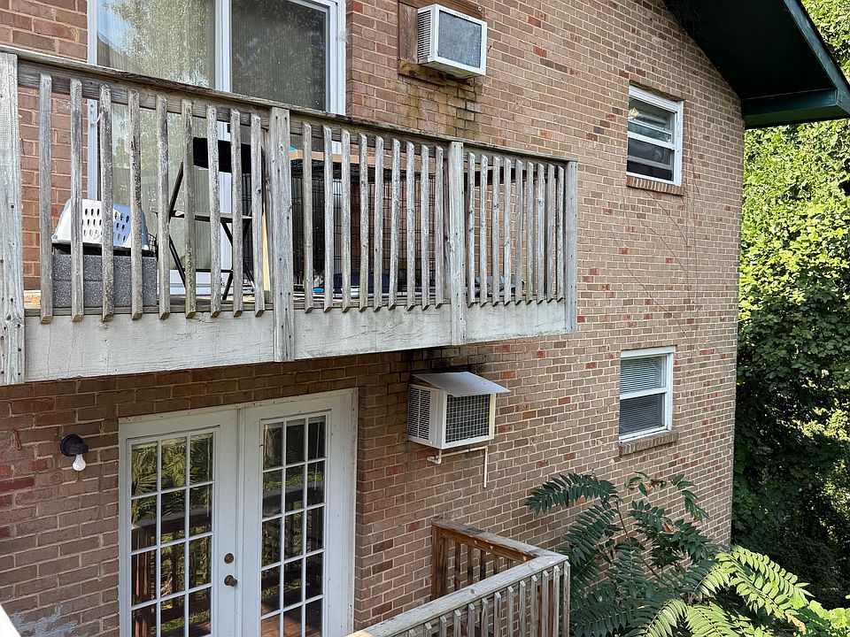 137 Hendricks Blvd - Private decks