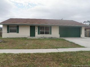 4610 Blue Pine Cir, Lake Worth, FL 33463