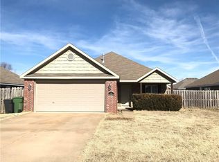 405 E Laurel Ave, Rogers, AR 72758