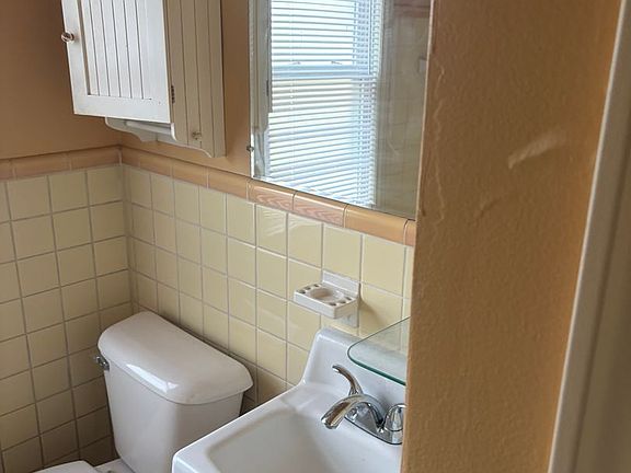 5th image of 16622 Brady Ave