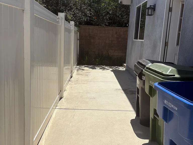 6733 Morella Ave — Photo 10