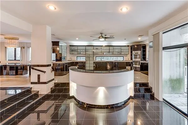 Sold by Exclusive Properties Sotheby's International Realty | media 6