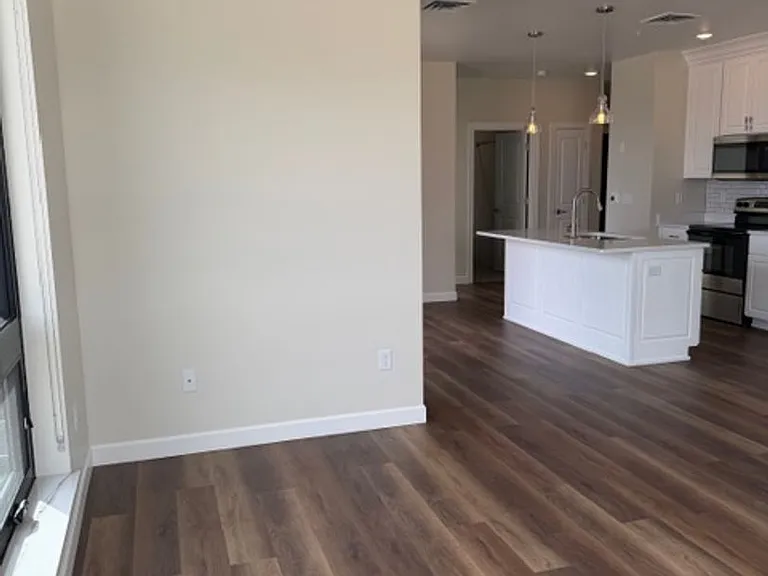Brand New - War Eagle Apartments in the River Point District — Photo 36