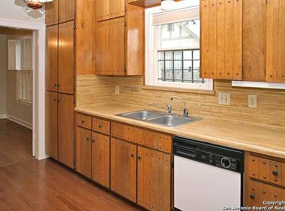 4th image of 251 E Rosewood Ave #1