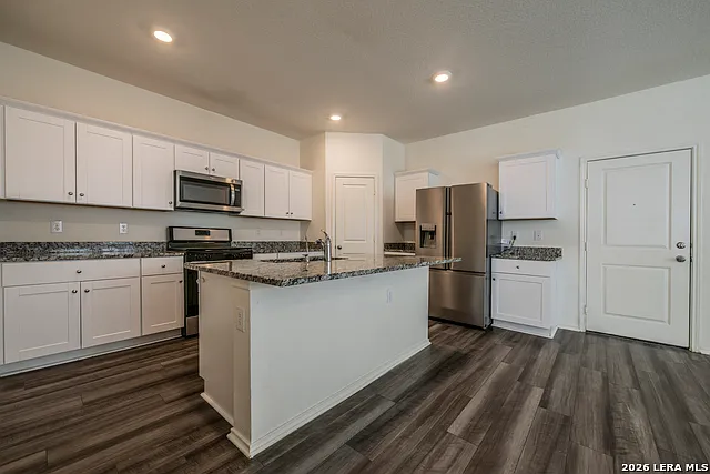 5 bed, 3.0 bath, 2581 sqft, $2,088 — Photo 2