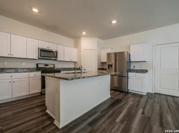 5203 Winding Stream St, Saint Hedwig, TX