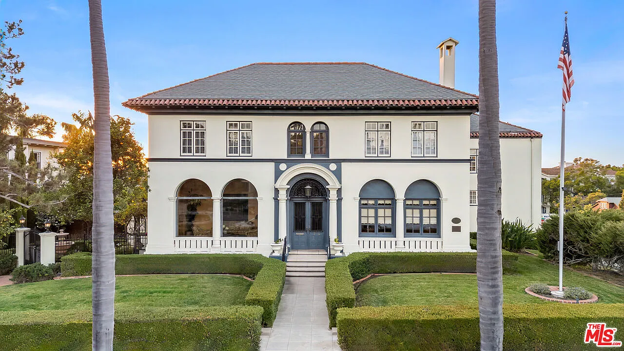 7 bed, 5.0 bath, 6732 sqft, $20,000 — Photo 1