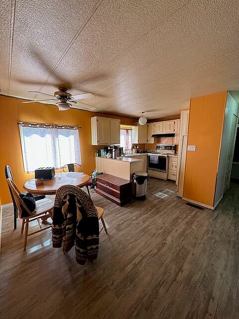 2nd image of 12 Elm Cres