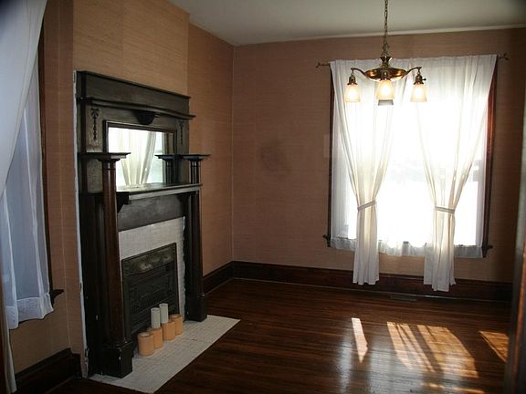 2nd image of 3901 Magnolia Ave