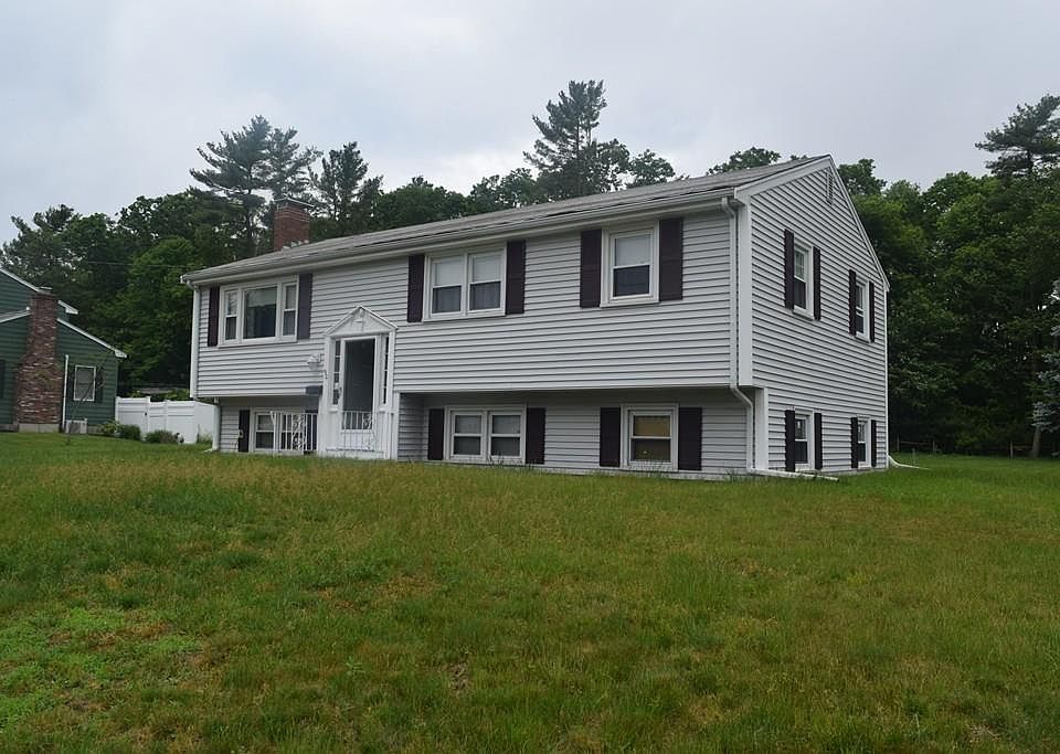 1st image of 90 Captain Standish Dr