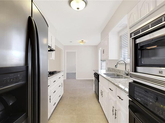 3rd image of 322 Biscay Dr