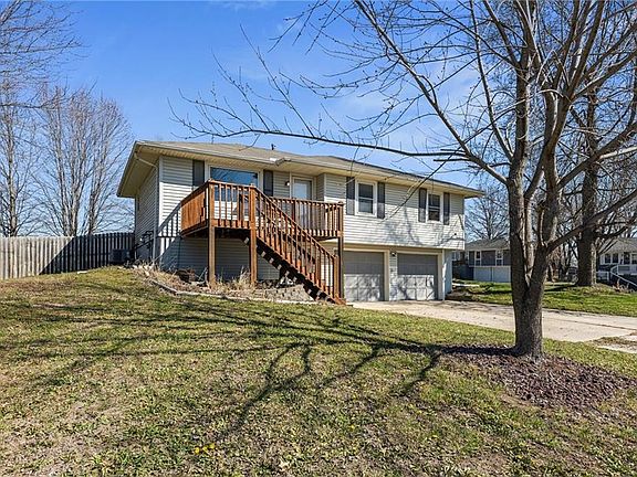 2nd image of 271 NW 75th Rd