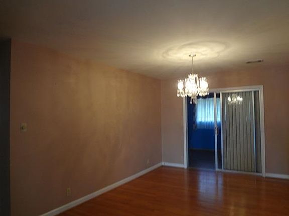 4th image of 108 Dahlia St