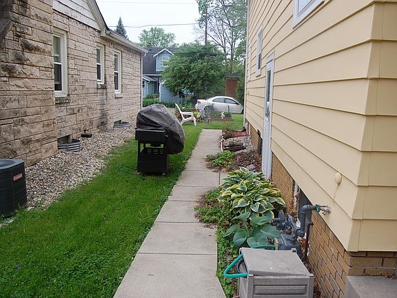 Side yard area with grill