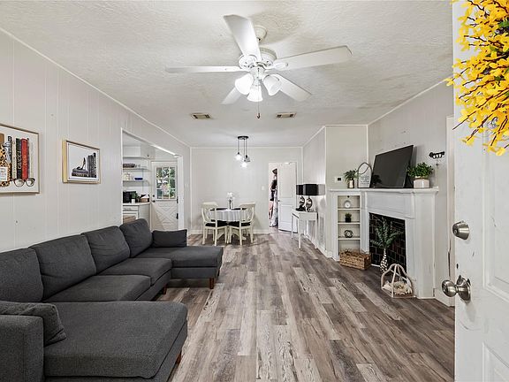 4th image of 1427 Hankamer St