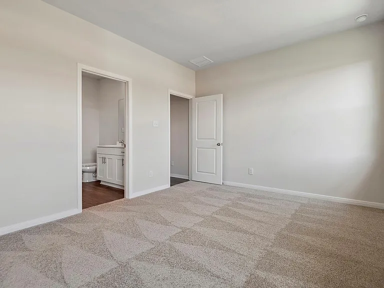 15858 Berry Hill Dr — Photo 11