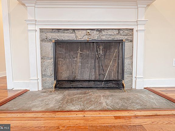 5th image of 1000 N Evans St