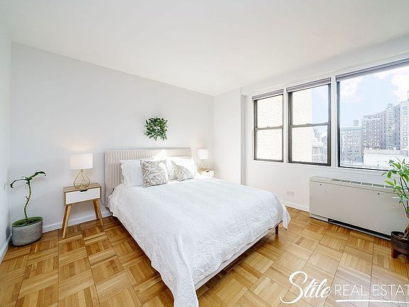 4th image of 201 E 21st St APT 9L