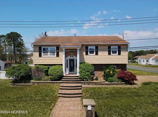 24 Cedar Brook Dr, Toms River, NJ 08753