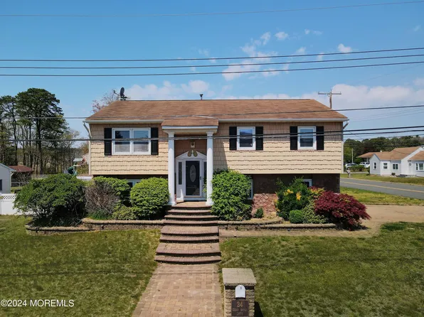 24 Cedar Brook Drive, Toms River, NJ 08753