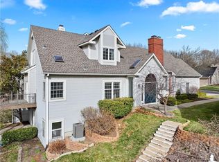 13767 Pembroke Cir, Leawood, KS 66224