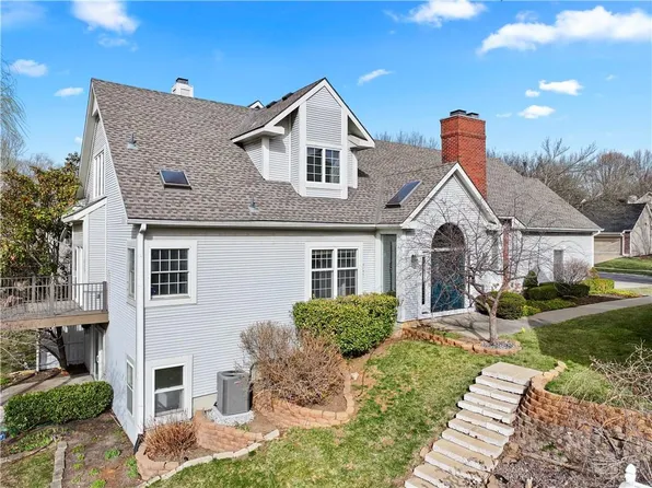 13767 Pembroke Cir, Leawood, KS 66224