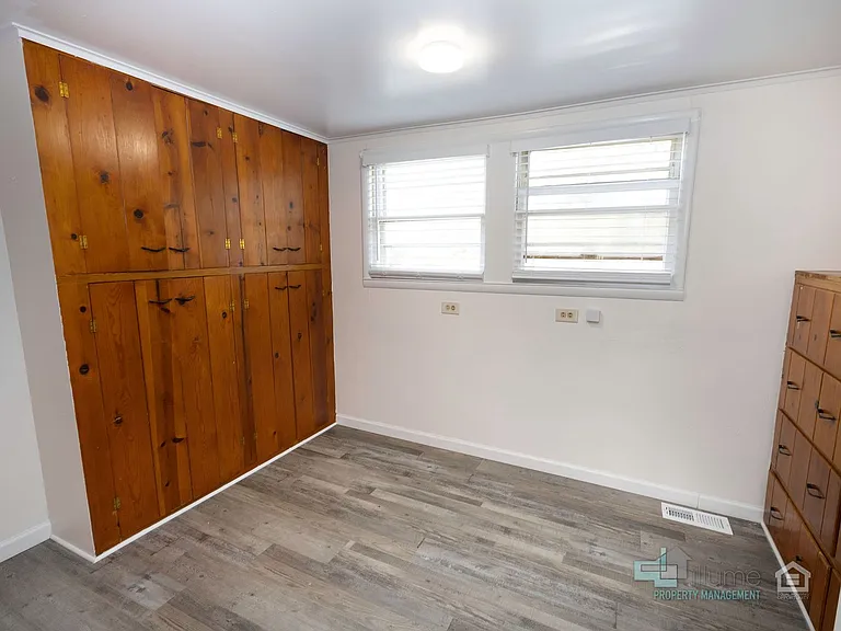 Charming Multi-Unit Living in Prime Northeast Salem Location — Photo 11