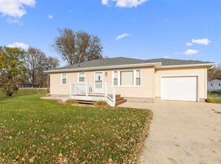 104 Pleasant Dr, Hudson, IA 50643
