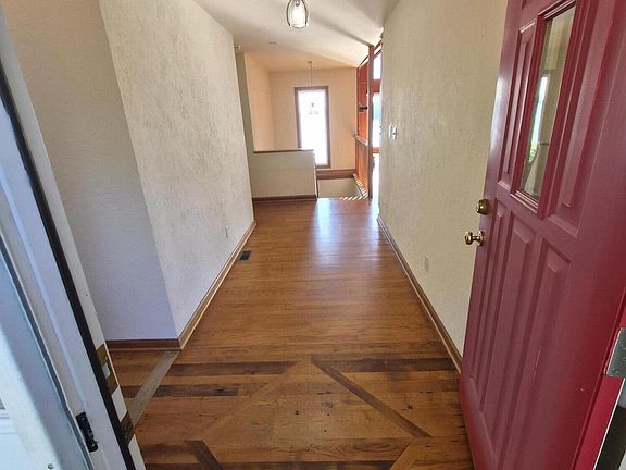 4th image of 189 Hardy Ct