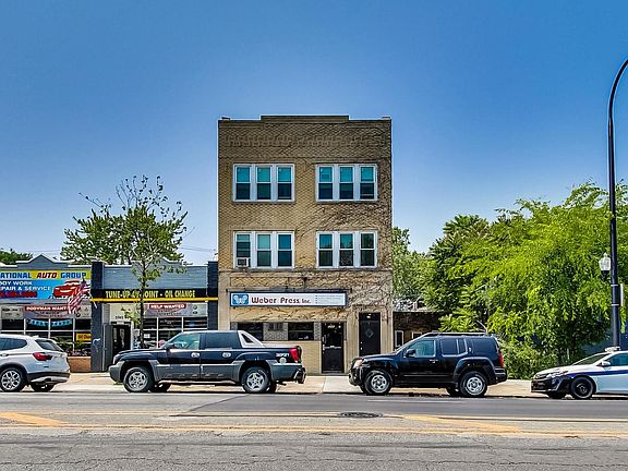 3rd image of 5746 N Western Ave