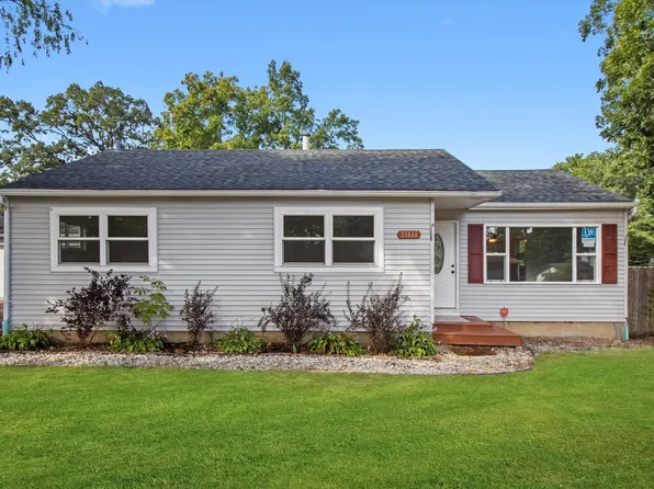 33448 N Greentree Rd, Grayslake, IL 60030