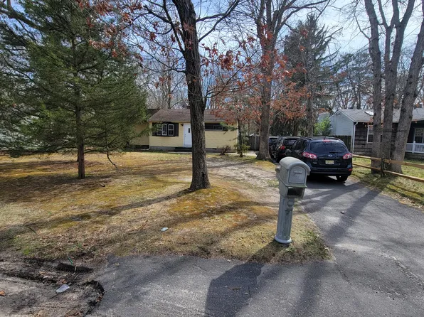 124 Erica Rd, Lakewood, NJ 08701