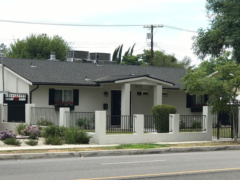 1st image of 23912 Victory Blvd
