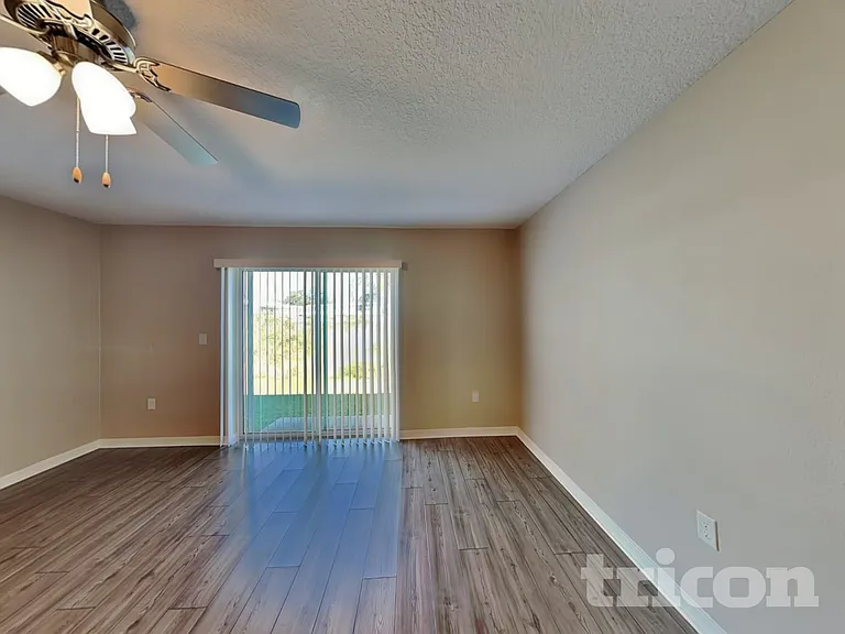 449 Kensington View Dr — Photo 2