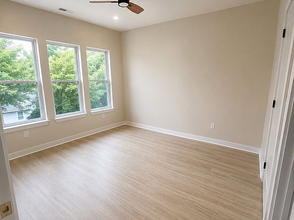 4th image of 421 Oak St