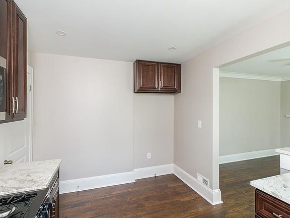 2nd image of 2034 Morrison Ave