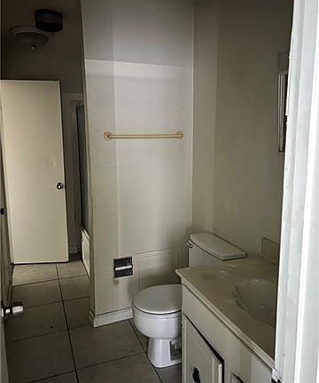 5th image of 913 Vouray Dr #A