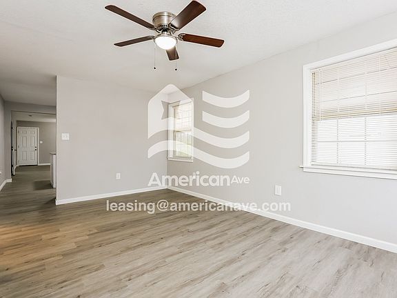1196374_003_wm_-_living_room_13457026.jpg