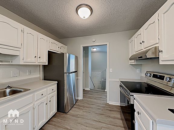 3rd image of 2708 Laburnum Dr