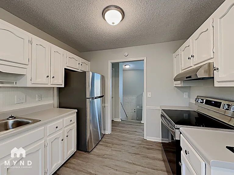 2708 Laburnum Dr — Photo 3