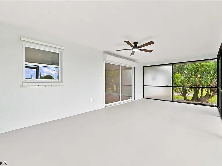 903 SE 20th Ct — Photo 5