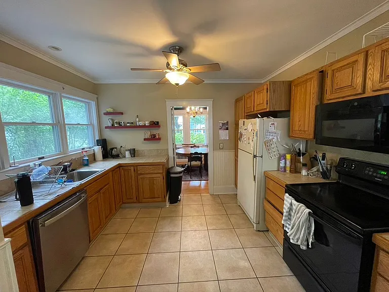 65 Spadina Pkwy — Photo 11