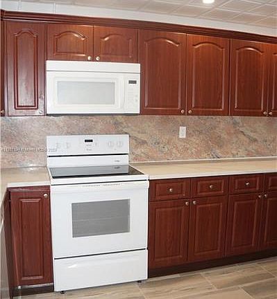 2nd image of 1400 NE 55th St APT 102