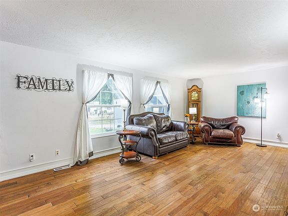 3rd image of 5027 Sheridan Drive SE