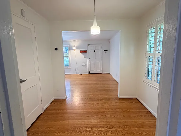 4308 NE 56th St — Photo 7